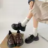 Zapatos de cuero para mujer color café, que aumentan la altura, con suela gruesa, nuevo modelo de otoño 2026, adecuados para combinar con faldas, mocasines estilo británico retro con suela blanda