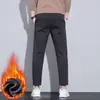 Loja de outlet de comércio exterior calças casuais cropped masculinas primavera-verão para pessoas de baixa estatura, calças retas slim fit ligeiramente afuniladas, calças longas finas, calças masculinas de 9 pontos