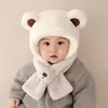Conjunto de Gorro con Protección para Orejas y Bufanda Cálido de Invierno para Bebé, Engrosado y Forrado de Felpa, Lindo Diseño de Oso para Niños y Niñas