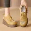 Zapatos Deportivos Casuales Transpirables de Malla 2026 Verano Nuevos Zapatos Blancos de Suela Gruesa que Aumentan la Altura Versátiles de Suela Suave Ligeros para Mujer