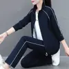 Conjunto Esportivo de Gola Alta de Alta Qualidade para Mulheres, Nova Moda Primavera e Outono 2026 Estilo Mãe Cardigã Slim-Fit Suéter Conjunto de Três Peças