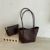 Bolsa de palha trançada vintage transfronteiriça, estilosa e moderna, bolsa de ombro de grande capacidade, versátil e simples, adequada para o trabalho, bolsa de ombro