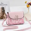 2026 Nuevo Bolso Cruzado de Alta Gama con Bloques de Color y Colgante de Cisne para Mujer, Tendencia Nacional Diseño de Nicho Jacquard Bolso de Hombro para el Trabajo