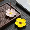Adorno de Quemador de Incienso con Forma de Flor de Cerámica China Lindo Loto Flor de Cinco Pétalos Portainciensos de Madera de Ágaro Sándalo Decoración de Escritorio