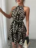 2026 Moda Transfronteriza Europea y Americana Amazon Elegante Vestido Corto sin Mangas con Cuello Halter y Cuello Alto Estampado de Rayas Onduladas