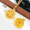 Tienda de Oro Mismo Estilo Oro Antiguo Chapado Diamante Incrustado Giratorio Cinco Caballos Muelle Bienvenida Brújula Colgante Nuevo Estilo Chino Signo Zodiacal Caballo Brújula Colgante