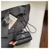Bolso de Mano con Cadena Estilo Chanel para Mujer Moda Verano 2026 Acolchado al Hombro Pequeño Cuadrado Exquisito Versátil Bolso Cruzado