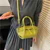 Bolso tejido para mujer, nuevo 2026, bolso tipo ala vintage de gran capacidad, bolso de hombro y cruzado simple