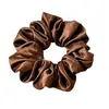 Scrunchies de satín de alta gama al por mayor de fábrica, nuevas ligas para coleta de seda estilo europeo y americano, accesorios para el cabello para mujer