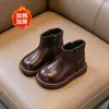 Botas para niños, botines para niñas, nuevo estilo otoño 2026, botas estilo Dr. Martens para niñas, zapatos de piel para niñas con suela blanda, botas de piel con estilo