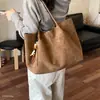 Bolso de gamuza de otoño para mujer, tote para ir al trabajo, nuevo bolso de hombro de gran capacidad, casual, moderno, versátil 2026