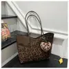 Bolsa Tote Retrô com Estampa de Leopardo Tendência para Mulheres, Nova de Grande Capacidade, Única, Nicho, Alta Qualidade, Bolsa de Ombro Versátil