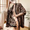 Bufanda de Falso Cachemir con Letras Estilo Otoño e Invierno para Mujer, Versión Coreana, Engrosada, Tacto de Alta Gama, Bufanda Larga Versátil, Chal y Calentador de Cuello para Dama