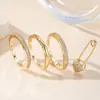 Anillo de Luz de Zirconia Incrustada en Oro Real Chapado en Cobre Transfronterizo Europeo y Americano Lujo Ligero Sensación de Alta Gama Anillo para el Dedo Joyería de Mano Versátil Fabricante Venta al por Mayor en Stock