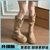 Botas largas de gamuza estilo retro para mujer, nueva colección otoño 2026, botas vaqueras occidentales, de suela gruesa, que realzan la altura y estilizan.