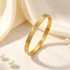 Trébol de Cuatro Hojas Incrustado con Diamantes Cuadrado Tachonado con Estrellas de Acero de Titanio Diamante Cuadrado Liso Pulido Brazalete Abierto de Acero Inoxidable Set de Tres Piezas Joyería Chapada en Oro