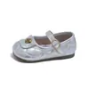 Sapatos de salto único para meninas, sapatos infantis de couro 2026, sola macia, nova moda de outono, sapatos de princesa estilosos e fofos