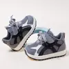 Sapatos Macios para Caminhada Infantil 2026 Primavera e Outono Nova Moda Versátil Casual para Meninas Meninos Tênis Esportivo Tênis de Corrida