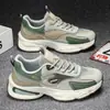Nuevos zapatos de hombre para otoño, zapatillas deportivas de malla transpirable para hombre, versátiles y de moda, suela gruesa antideslizante, zapatos casuales tipo "dad shoes"