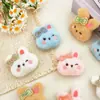 Broche de Coelho de Pelúcia Desenho Animado Figura Coelho Fofo com Gravata Borboleta DIY Roupa Chapéu Meias Decoração Acessórios de Boneca