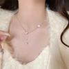 Collar Mariposa Camelia con un Toque de Lujo Ligero y Alta Gama, Cadena para Suéter de Diseño Único y Elegante para Mujer para Otoño e Invierno, Cadena para Clavícula para Mujer