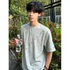 Camiseta Negra Bordada con Parches Desestructurados para Hombre, Camiseta de Verano Estilo Americano Tie-Dye con Hombro Normal, Fresca y Elegante con un Toque de Lujo, Cuello Redondo, Mangas Cortas