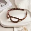 Elegante faixa de cabeça com estampa de leopardo para mulheres, moderna e estilosa, faixa de cabeça com alta pressão no topo da cabeça, acessório de cabelo versátil para sair