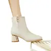 Botas Curtas de Salto Grosso Estilo Francês para Mulheres 2025 Novas Botas Curtas de Couro Outono e Inverno Botas de Couro Macio Botas Slim Botas de Salto Médio