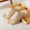 Chinelos descartáveis para hotel, algodão e linho respiráveis, antiderrapantes, disponíveis em várias cores, espessados para uso em hotéis, pousadas e para fins de hospitalidade, com opções de logotipo para atacado