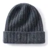 Nuevo gorro térmico de cachemir suave y cómodo con rayas verticales, suave para la piel, cálido y proporciona una excelente protección contra el frío.. Un gorro de punto simple y versátil