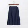 Conjunto autêntico de uniforme de marinheiro estilo japonês para mulheres, apresentando um top de manga longa com gola azul marinho escuro e uma saia plissada, um conjunto de três peças