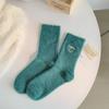 Meias de veludo de mink novas para Outono e Inverno meias femininas de comprimento médio para a panturrilha bordado de rosto sorridente forradas com fleece grossas quentes à prova de frio meias para pós-parto meias-calças
