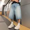 2026 Nuevos Shorts de Mezclilla Lavada Azul Vintage con Flecos, Corte Holgado, Adelgazantes, Casuales, Versátiles, Modernos, Shorts a la Rodilla