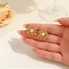 Los Pendientes de Fuegos Artificiales Perla Roja Ankla Son Pendientes de Lujo Ligero, de Gama Alta y Versátiles Que Se Pueden Usar de Dos Maneras para el Año Nuevo