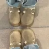 Calçados slip-on estilo Birkenstock, com solado grosso e forro de fleece, uma opção versátil e moderna para 2026, perfeitos para mulheres baixinhas e ideais para uso casual.