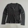 Camiseta de manga larga con cuello en V estilo coreano para mujer, corte ajustado, camisa básica versátil con decoración de botones, nuevo top transpirable de otoño