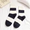 Novas Meias de Cano Médio Pretas e Brancas Macias e Aconchegantes de Inverno da Zhuji Hosiery para Mulheres, Engrossadas para Aquecimento, Adequadas para Casa, Pós-parto e Dormir