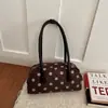 Bolso de Felpa con Lunares de Gamuza de Nicho para Mujer 2026 Estilo Nuevo Rojo Bolso de Novia para Boda Bolso de Hombro Único para el Trabajo Bolso Almohada para el Brazo