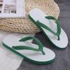 Chanclas de goma de Tailandia para hombre, nueva moda, playa al aire libre, chanclas de personalidad para hombre, planas, antideslizantes, zapatillas de goma