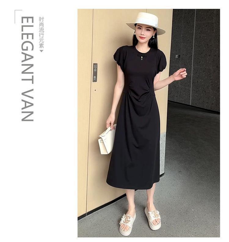 跨境淘货源分销2024春夏秋季裙子新款，街头潮流减龄小个子爆款欧货网红款，运动休闲运动气质休闲时尚流行新款春夏秋装，春夏秋装女装时尚套装女装春夏秋季套装女套装女女士运动服裙子单件连衣裙淑女风格女装时尚裙子盐系休闲女装2024百搭设计感小众洋气阿里国际站跨境采购Cross-border, online source, distribution 2024 spring and summer autumn, skirts, new styles, street trends, age reduction, small, explosive, European goods, network red, sports, leisure sports, temperament leisure, fashion popular, new spring and summer autumn clothing, spring and summer autumn women's clothing, fashion, suit women's clothing, suit women, women's sportswear, skirt single, dress, lady style, Women's fashion skirt, salt department, casual women's dress, 2024, everything, design sense, niche, foreign style, Ali International Station, cross-border procurement