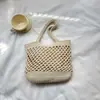 Bolsa de praia portátil de grande capacidade para mulheres, nova bolsa de trama oca da primavera de 2026, bolsa versátil casual de ombro e axila