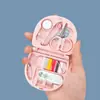 Kit de Costura de Viaje Caja de Costura Portátil para el Hogar y el Dormitorio Compacto Juego de Herramientas de Costura Mini Estilo Simple