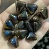 Venta al por mayor de fábrica material con cuentas diy esmalte floral cuentas triangulares cuentas con forma accesorios colgante collar tejido retro