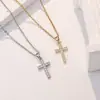 Novo Estilo Colar Cruz para Mulheres, Não Desbota, Pingente Totalmente Cravejado, Corrente de Clavícula Empilhável em Aço Titânio, Acessório de Corrente de Pescoço com Design de Nicho