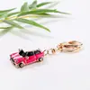 Llavero de coche mini de dibujos animados para hombre, modelo de coche con diamantes de imitación, colgante de moda, colgante de aleación de zinc de carreras, venta al por mayor