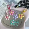 Llavero de Flor de Cinco Pétalos de Color Sólido Lindo y Colorido, Colgante Versátil Personalizado para Bolsa, Regalo para Pareja y Mejor Amiga con Accesorios Colgantes