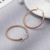 Pendientes de acero de titanio con forma de anillo sencillo, modernos y elegantes, de moda, ligeros, de lujo, chapados en oro de 18 quilates para mujer.
