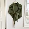 Xale de Tricô Grosso Cor Lisa Estilo Coreano para Mulheres Outono Inverno Macio Grudando Versátil Cachecol Triângulo Grande Simples Aquecedor de Pescoço Peça de Roupa Externa
