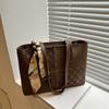 Estilo Europeo y Americano Bolso de Seda de Gran Capacidad Bloqueo de Color Modelo Nuevo 2025 Bolso de Hombro Individual Bajo el Brazo Bolso de Mano Elegante para Viajar Bolso Tote