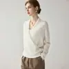 Nuevo suéter de cachemir puro para mujer de otoño e invierno, tejido con un escote cruzado, una capa interior cálida y versátil, que irradia elegancia y un estilo relajado y casual